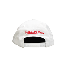 Load image into Gallery viewer, Vintage Mitchell &amp; Ness Chicago Bulls 90’s Snapback
